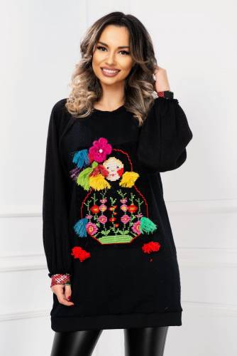 Pulover Venezia negru din tricot cu tarancuta brodata si flori 3D